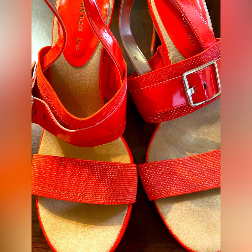 ANNE AK KLEIN ladies sandals  
 Size 9